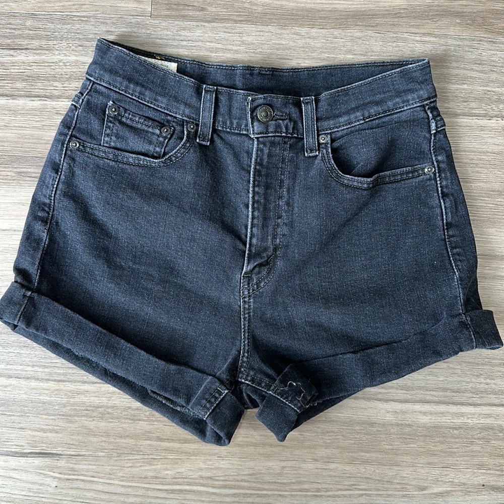 Levi’s high waist cuffed black shorts size 27